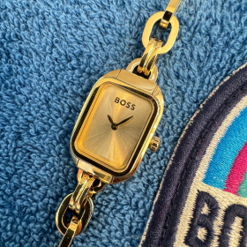 Petit coup de ❤  pour cette montre de la marque BOSS 

 #montres #summer2024 #gematelierbijoux #horlogerie #mood #ildelareunion #bijouterie